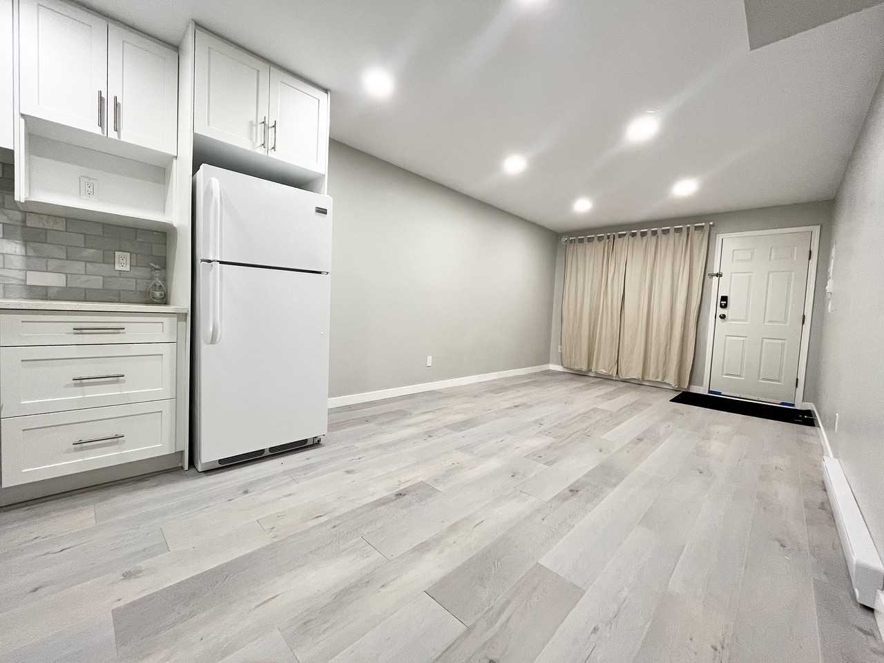 956 Crystal Court - Photo 2 of 9