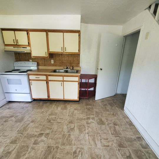 12 Peterson St - Photo 3 of 12