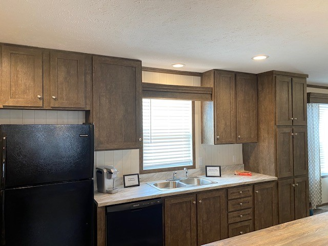 1054 Jefferson Ct - Photo 2 of 17