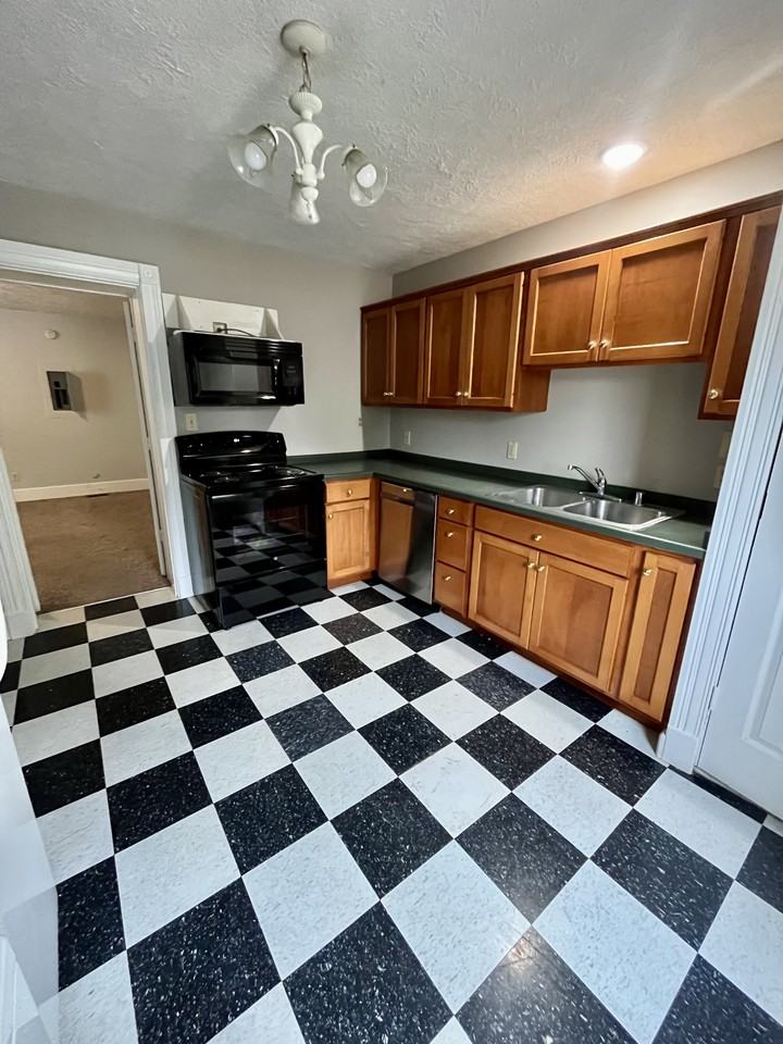 613 3rd St #613 - Photo 2 of 7