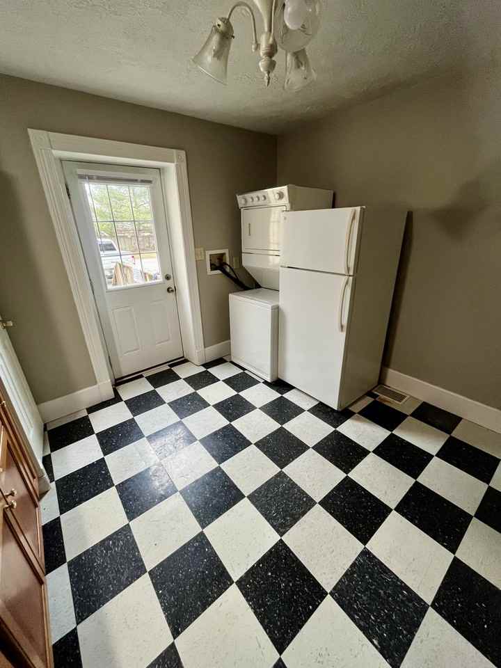 613 3rd St #613 - Photo 3 of 7