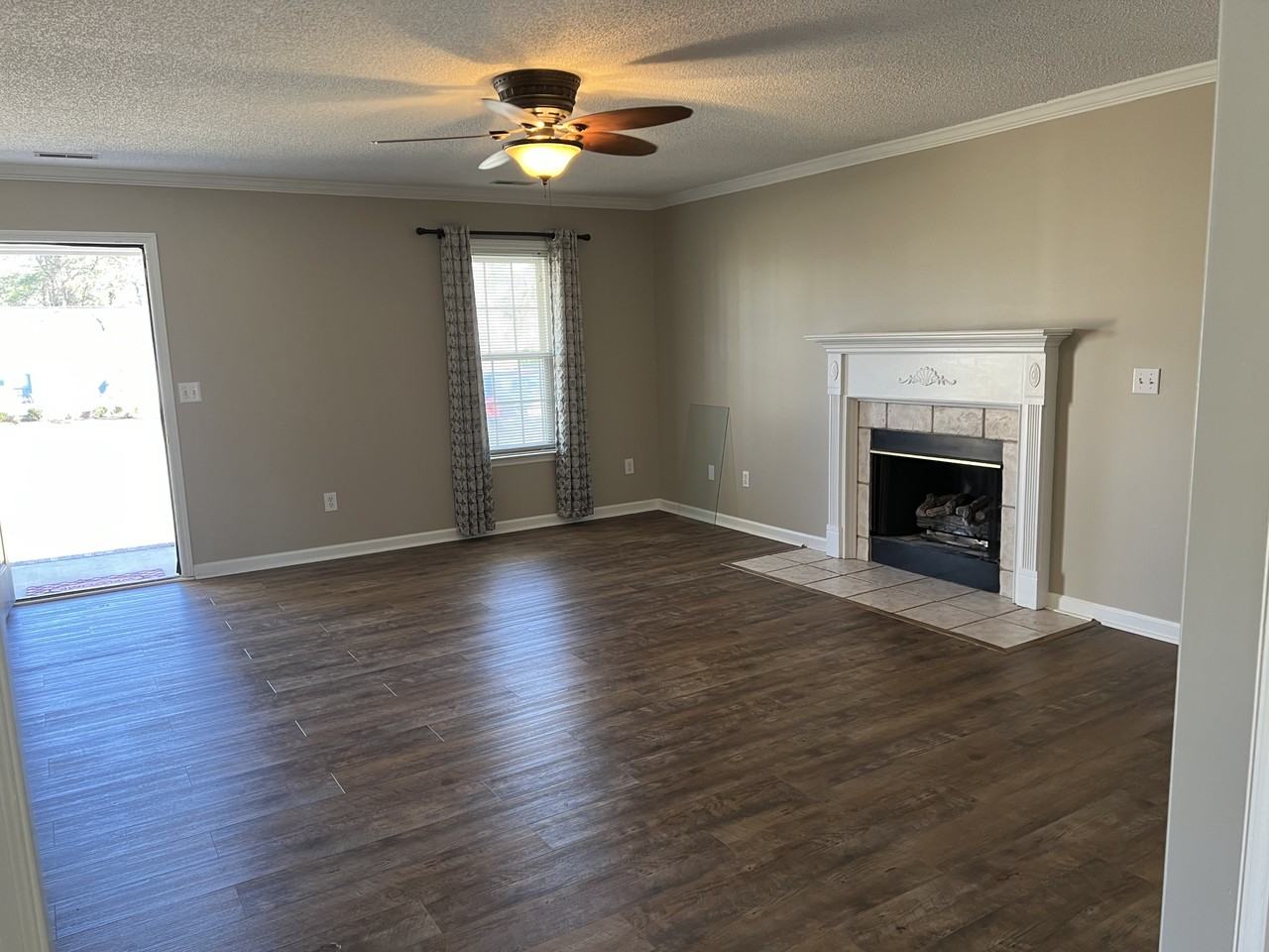 715 Travis St #NA - Photo 3 of 16