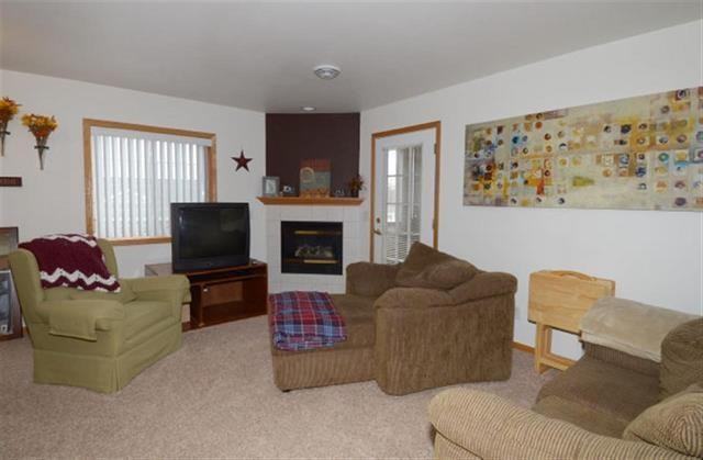 105 Waverly Dr - Photo 2 of 16