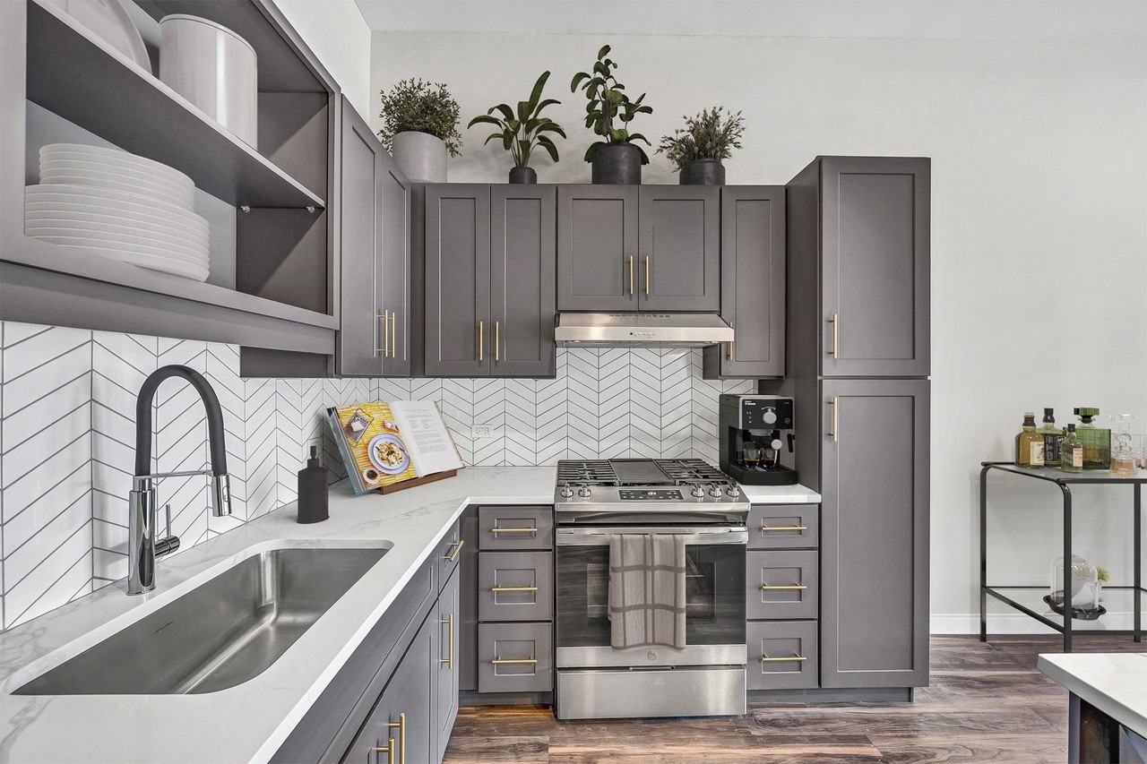 Albion Highland Park - Photo 3 of 37