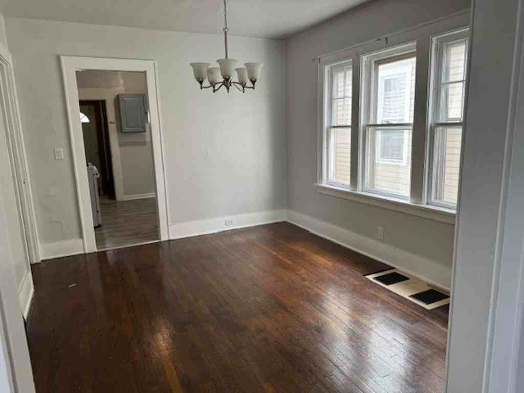 551 E 26th St - Photo 3 of 6