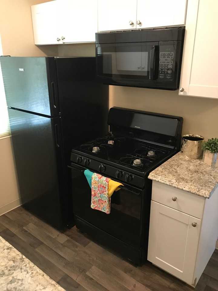 845-Windmere Apartments - Photo 7 of 19