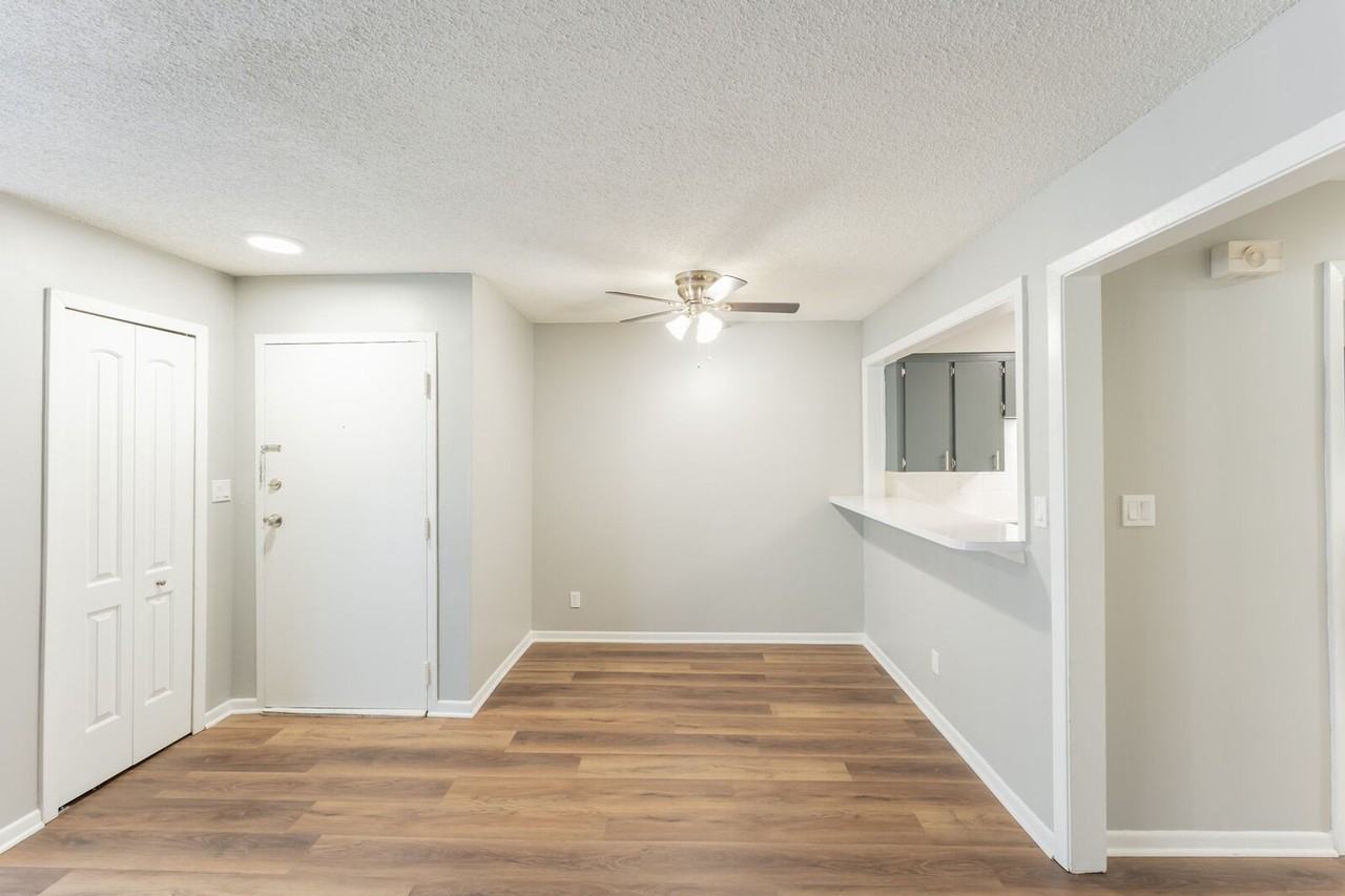 Wornall Place Apartments & Townhomes - Photo 7 of 50