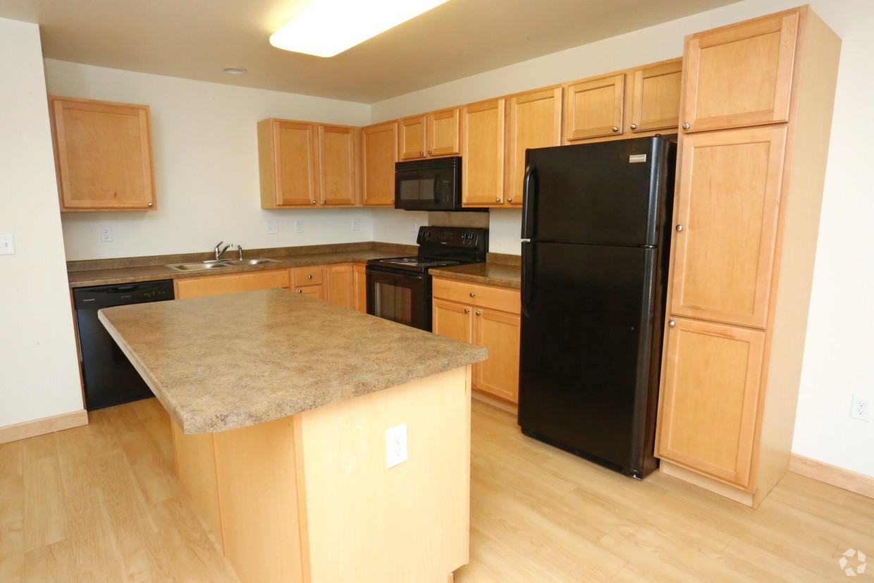 Badlands Apartments II - Photo 3 of 43