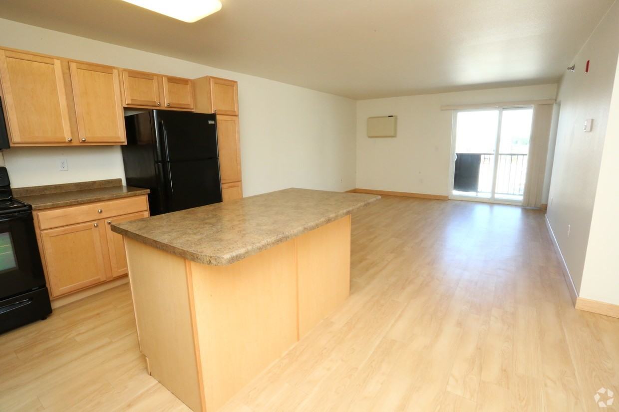 Badlands Apartments II - Photo 4 of 43