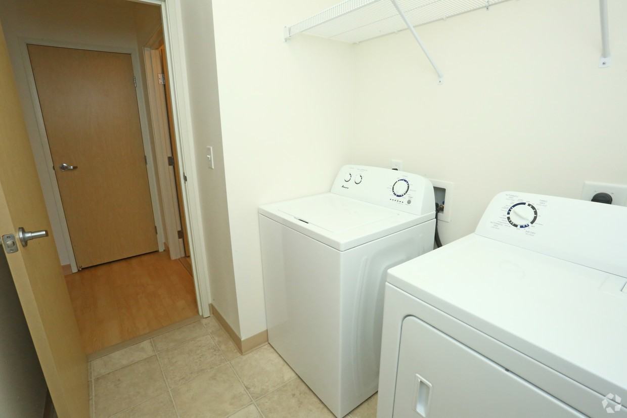 Badlands Apartments II - Photo 5 of 43