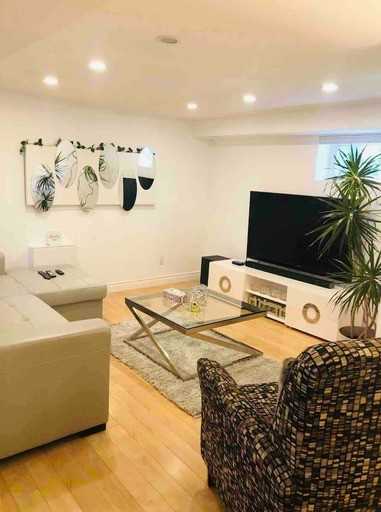 337 Wenlock Ave - Photo 3 of 14