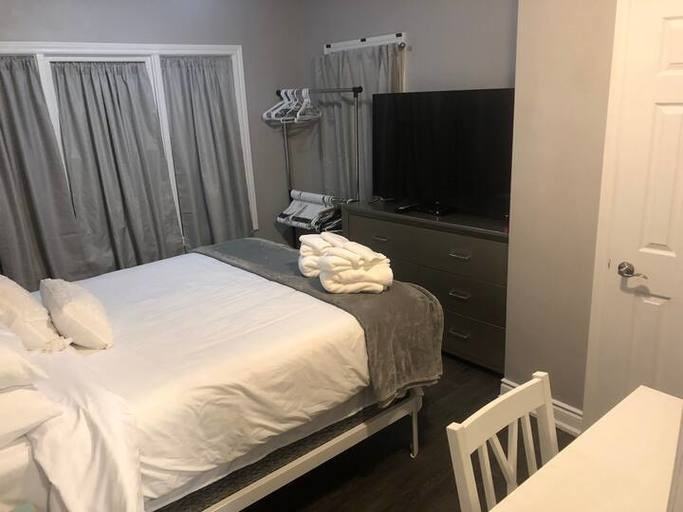 837 Fraser St - Photo 2 of 10