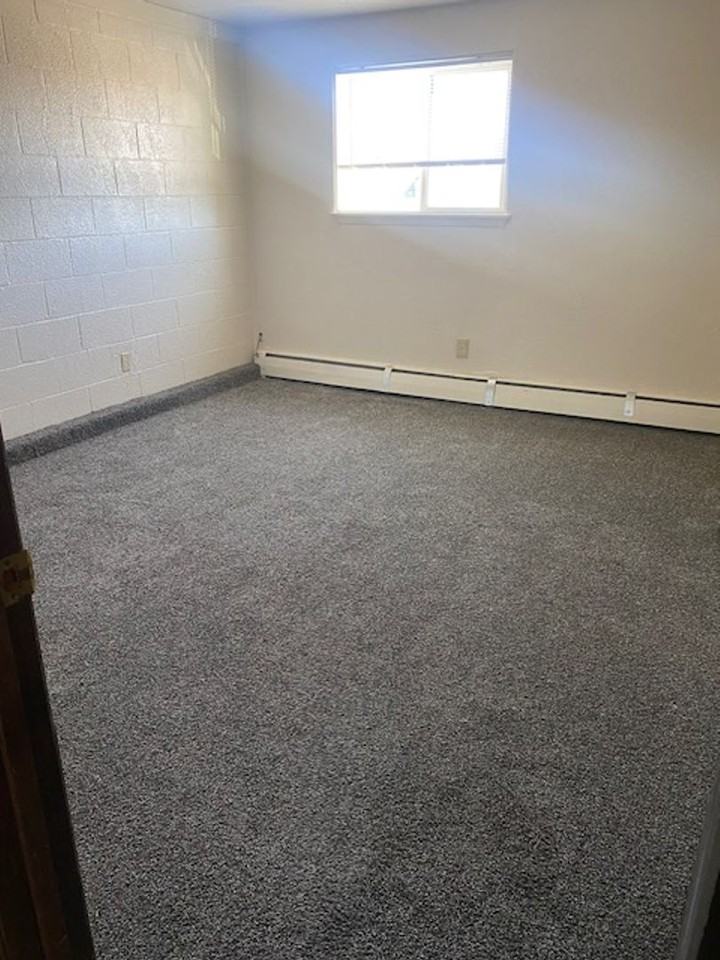 165 Monroe Ave Apt F - Photo 3 of 6