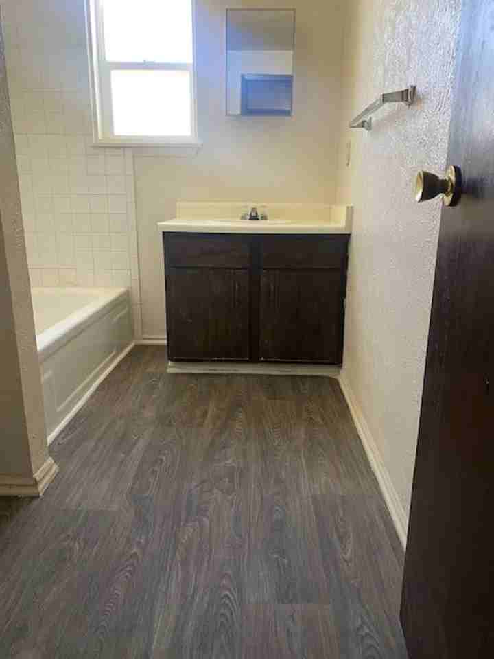 165 Monroe Ave Apt F - Photo 4 of 6