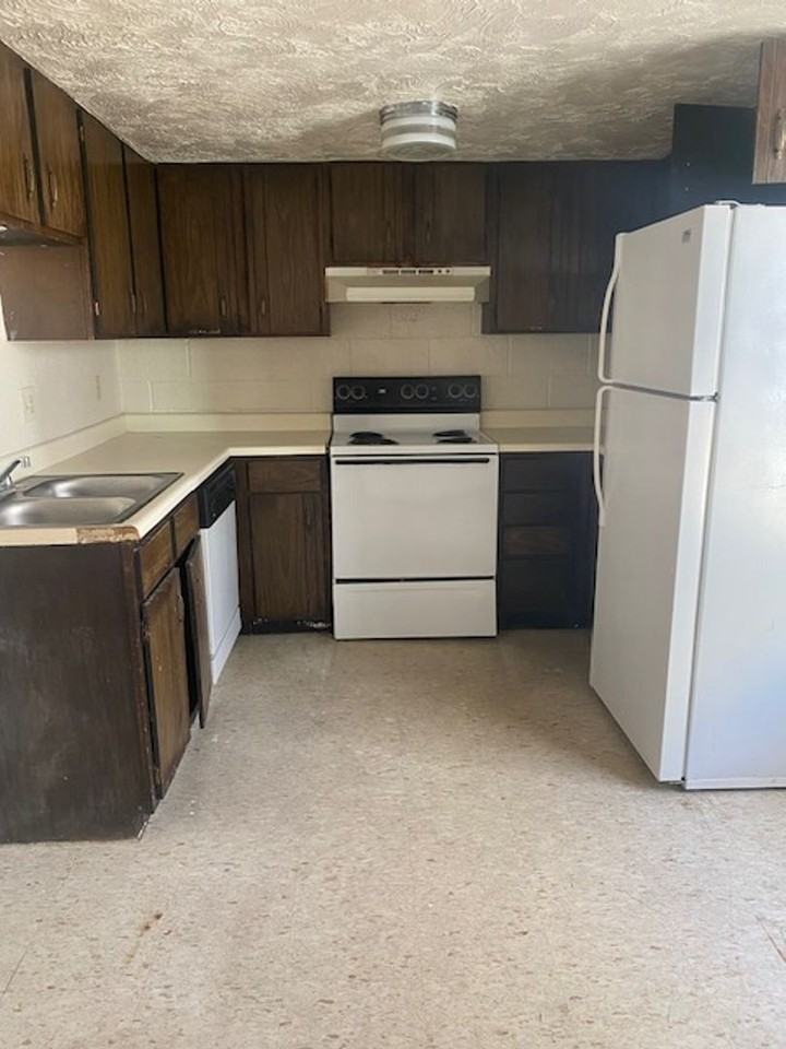 165 Monroe Ave Apt F - Photo 6 of 6