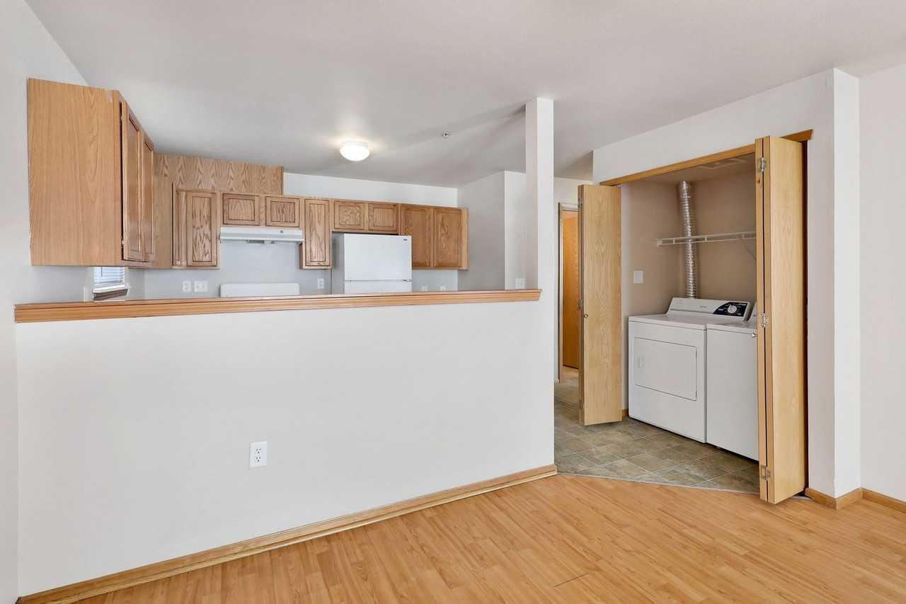 Gateway Apartments - Photo 7 of 27