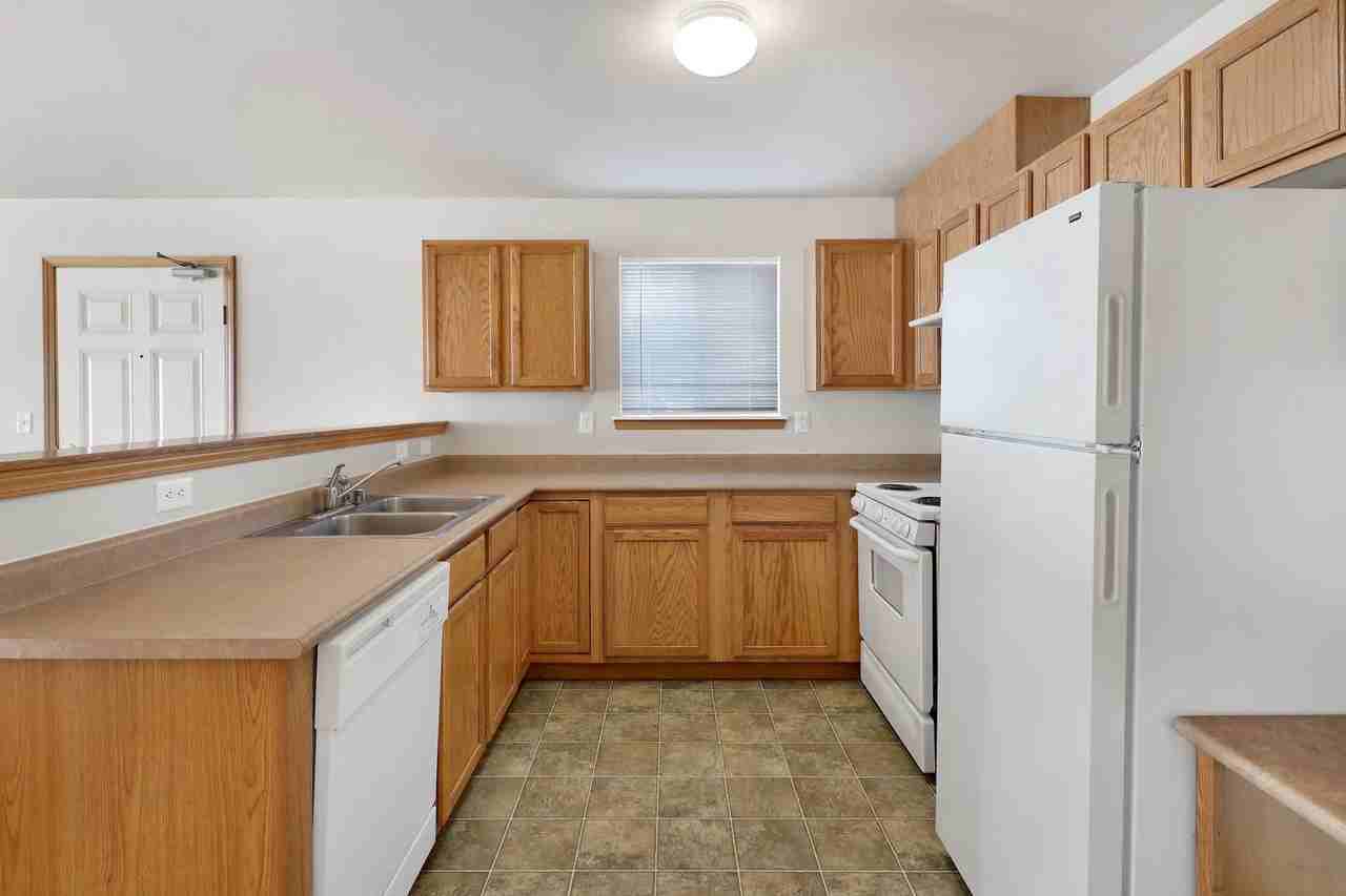 Gateway Apartments - Photo 3 of 27
