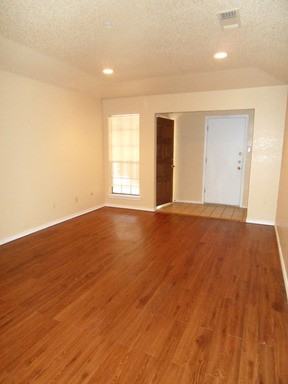 6426 Bramble Dr - Photo 3 of 15