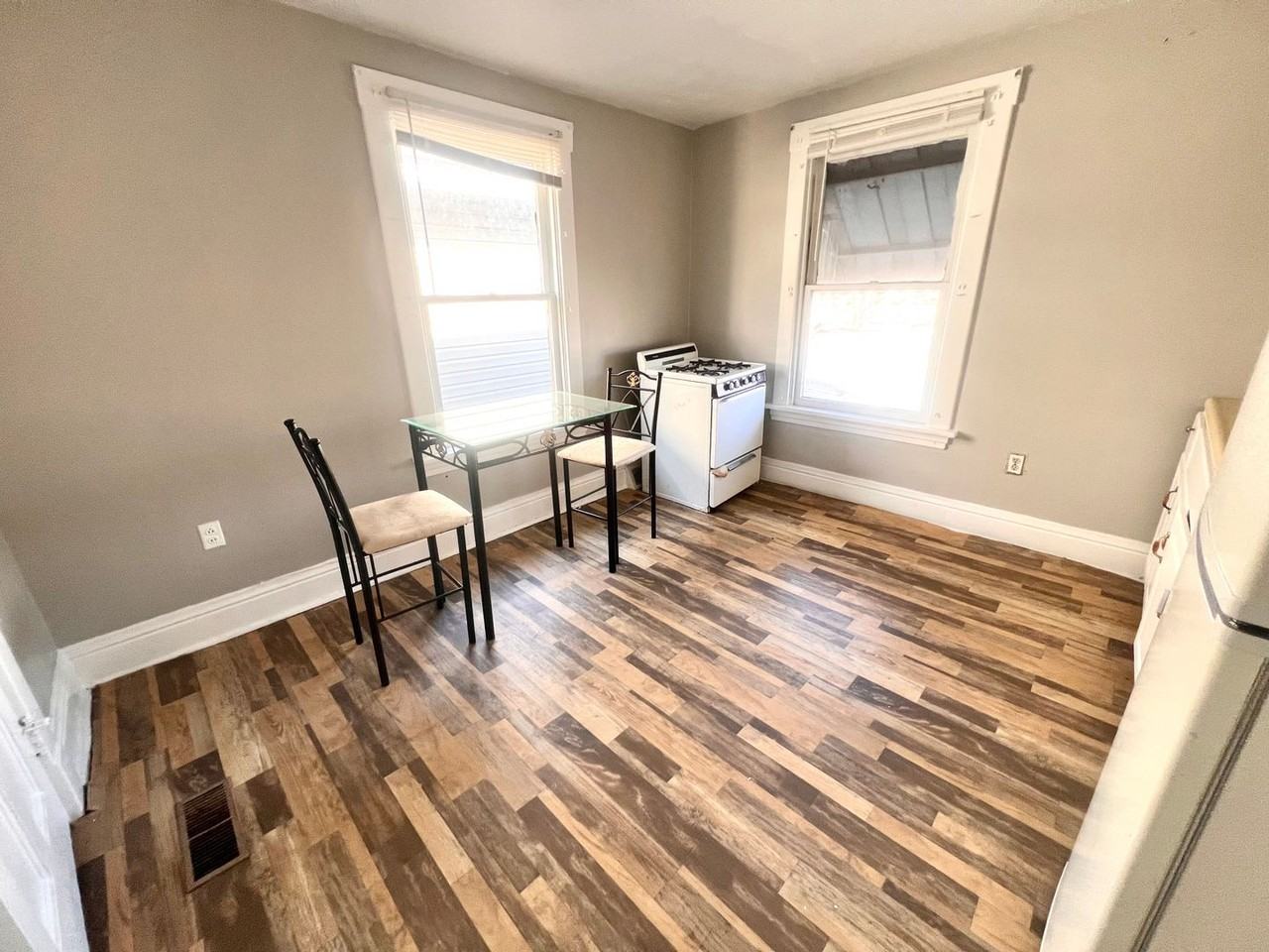 516 Allegheny Avenue - Photo 3 of 8