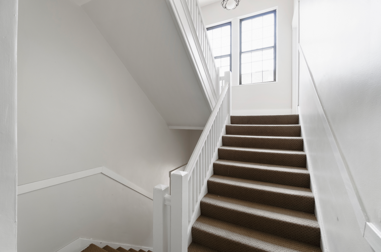 Charming Tudor Apartments on Walnut Street - Photo 5 of 8