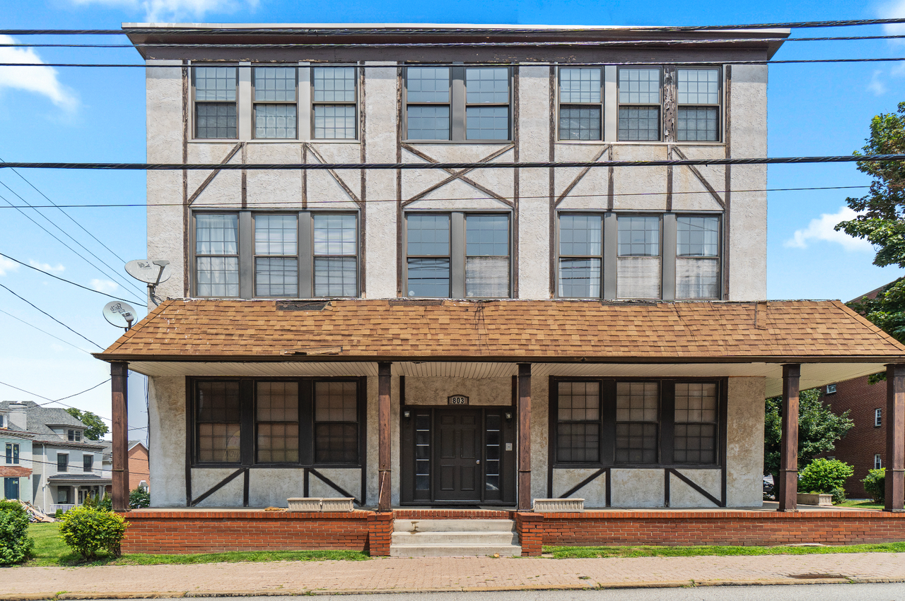Charming Tudor Apartments on Walnut Street - Photo 7 of 8