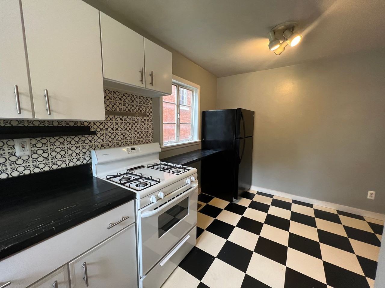 79 W. 5th Ave.    SL - Photo 2 of 21