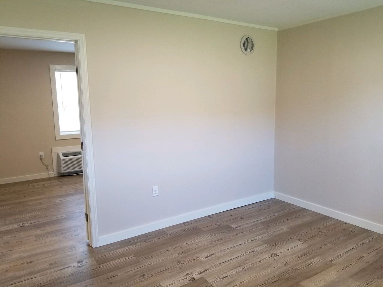 North Point Flats - Photo 6 of 18