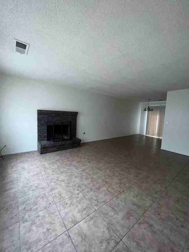 2970 - Photo 2 of 19