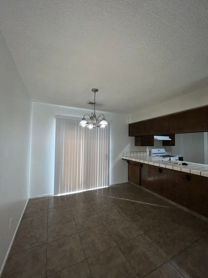 2970 - Photo 3 of 19