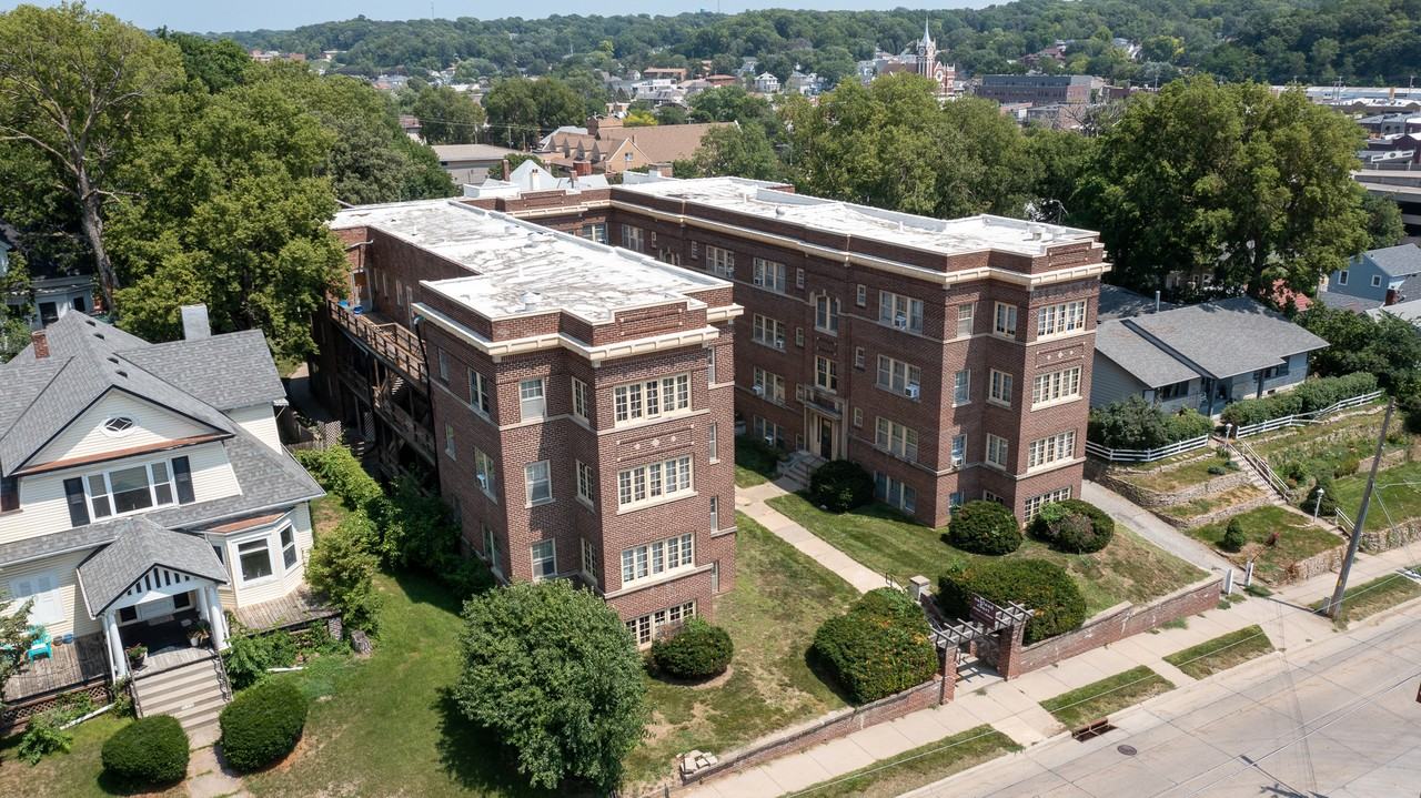 O - Oakland Court - Photo 2 of 15