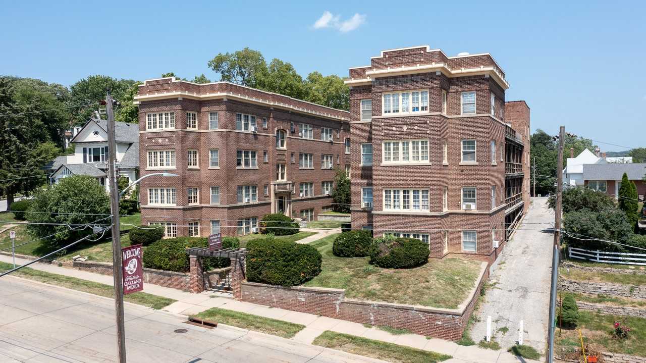 O - Oakland Court - Photo 3 of 15