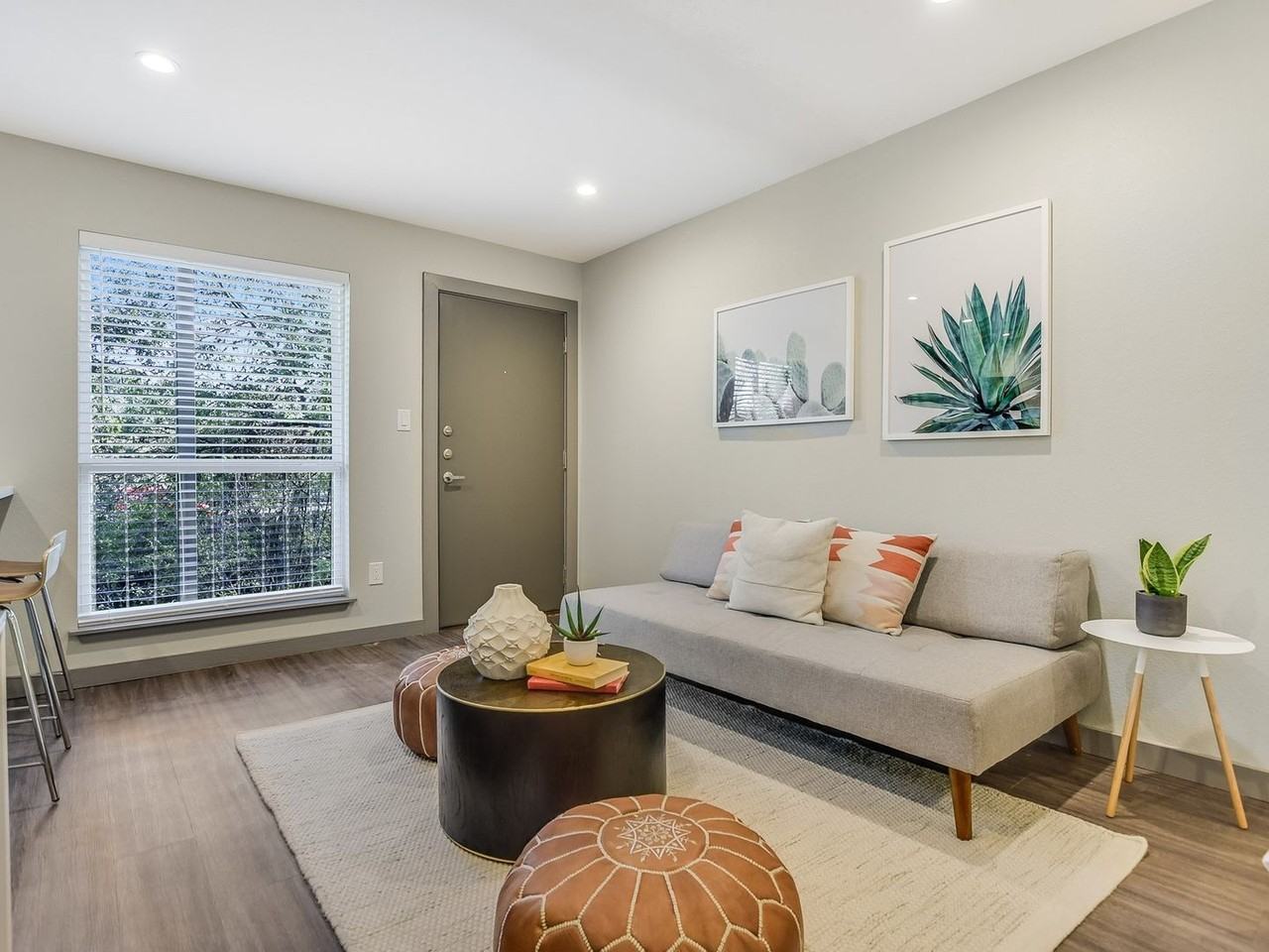 Studio Flat - Photo 3 of 13