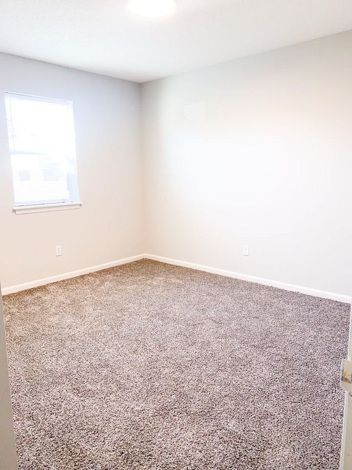 Eastgate Village Apartments - Photo 4 of 46