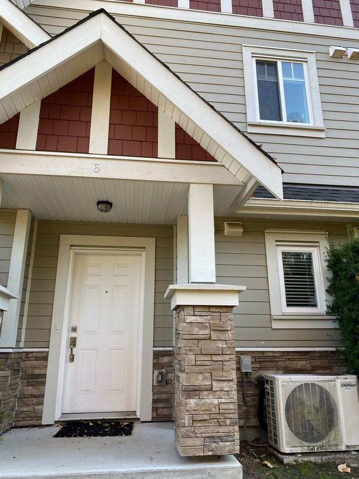 Executive 3 Bedroom 3 Full Bath Corner Unit Townhouse - Photo 3 of 15