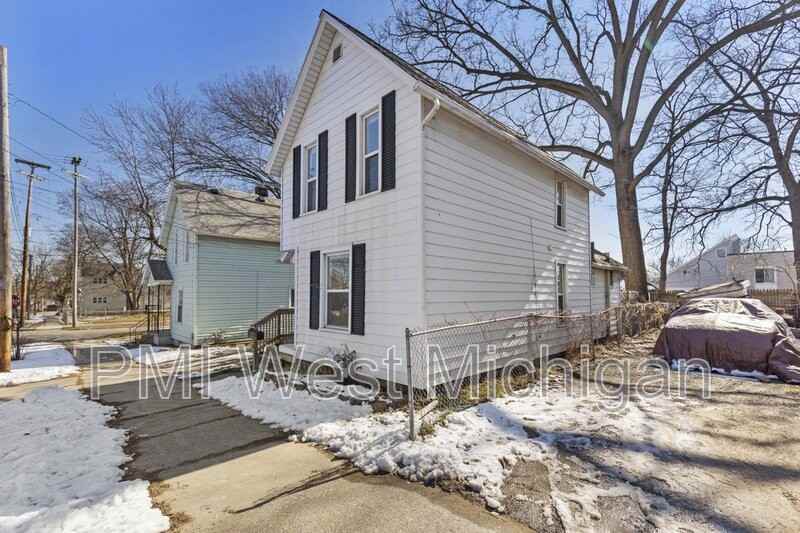 1038 3rd St Nw - Photo 2 of 20