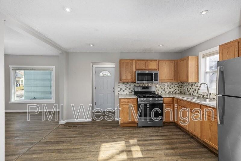1038 3rd St Nw - Photo 6 of 20