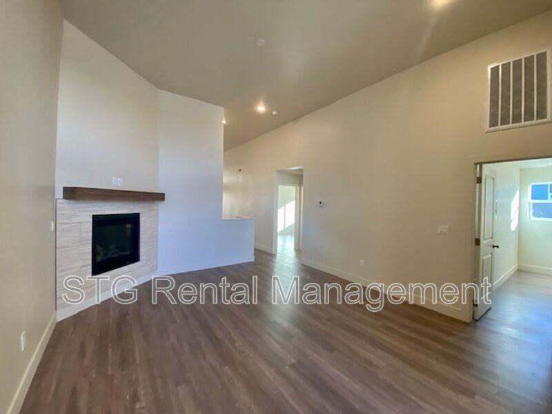 939 Sw - Photo 3 of 36