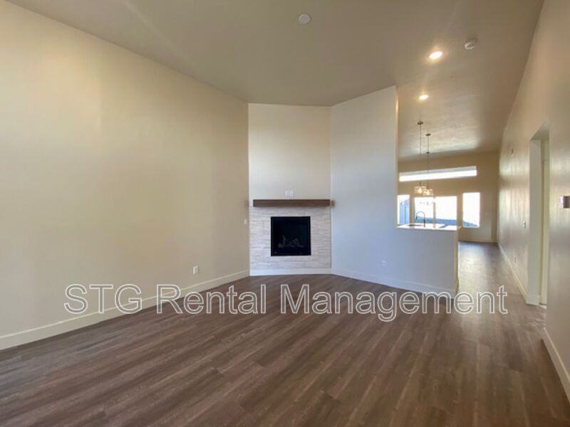 939 Sw - Photo 4 of 36