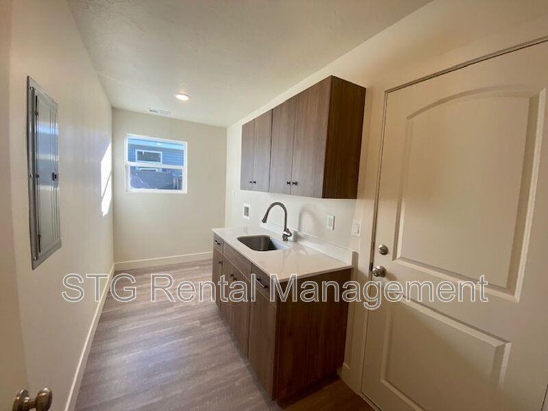939 Sw - Photo 5 of 36