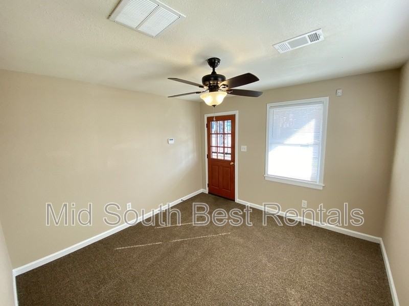 1461 Oaklawn St - Photo 2 of 6