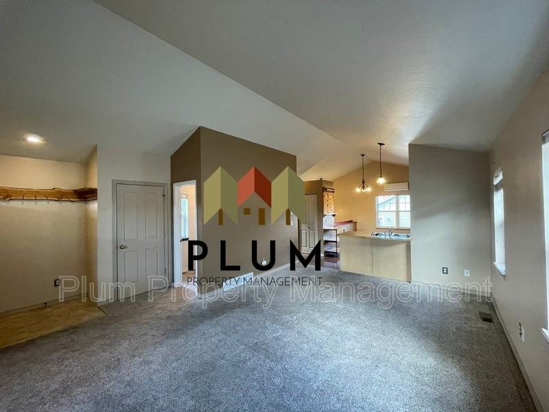 1406 Defoe St - Photo 3 of 25
