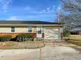 featured image of 621 W Meadowview Dr #4