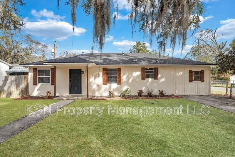 502 W 60th St - Photo 2 of 37