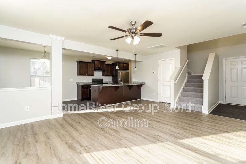 599 Freeport Ct - Photo 3 of 17