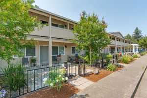 featured image of 555 Dexter St #B