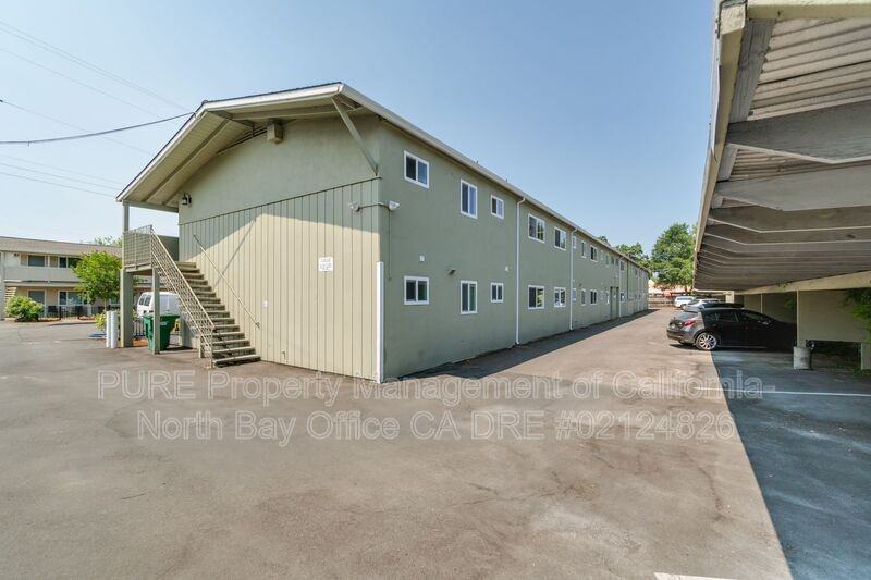 555 Dexter St #B - Photo 7 of 31