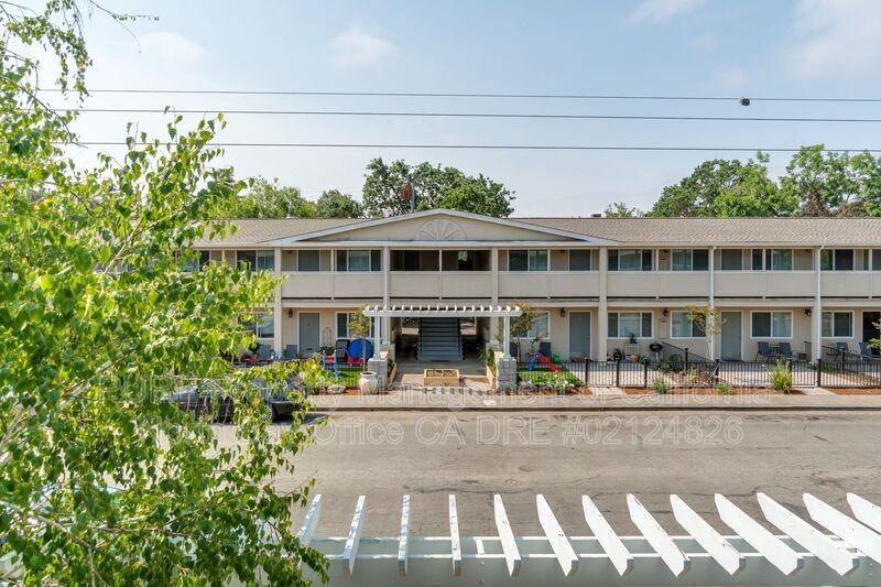 555 Dexter St #B - Photo 2 of 31