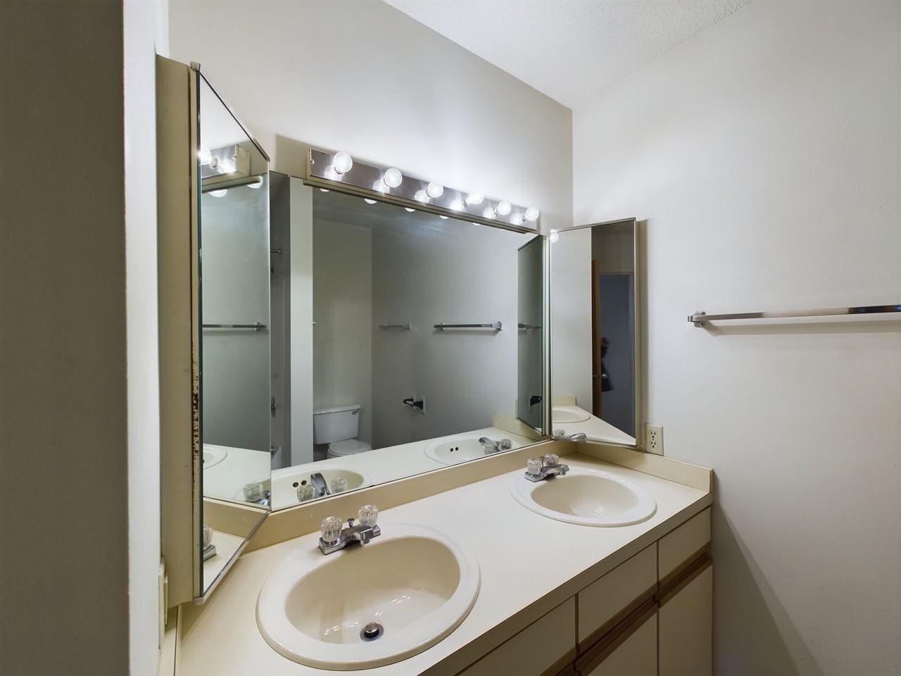 Chesterfield Apartments - Photo 3 of 13