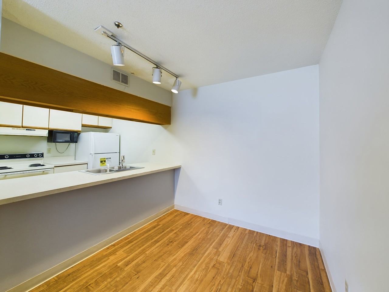 Chesterfield Apartments - Photo 7 of 13