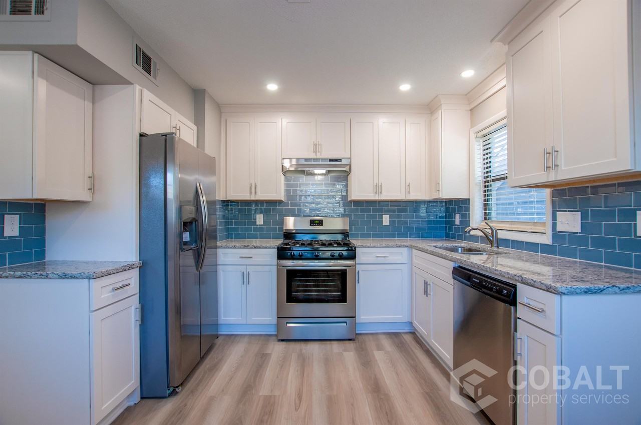 886 Saint Charles Ave Ne #2 - Photo 2 of 16